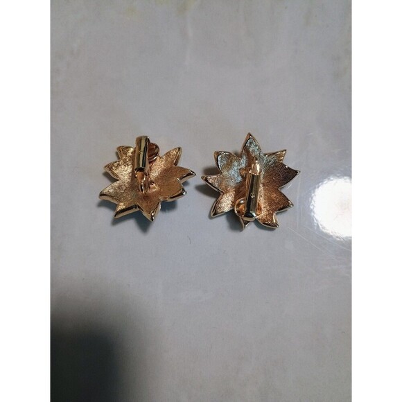 Vintage Avon Red Glitter Enamel Poinsettia Clip on Earrings Christmas 1980s - Picture 5 of 5